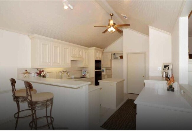 Building Photo - 414 Live Oak Ln