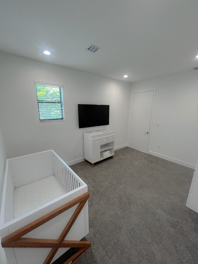 Building Photo - 8227 Oceanus Dr
