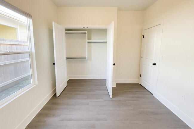 Building Photo - 11655/57 Harry Ct