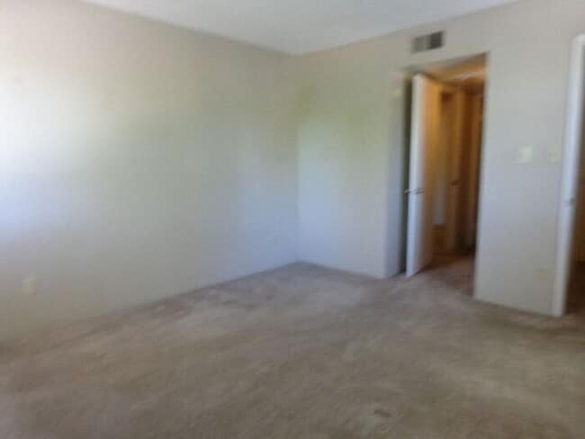 Building Photo - 1- Bedroom 1 Bath in Shadow Bend