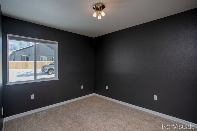 Building Photo - 761 Selina Ln