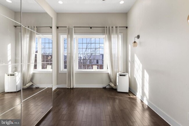 Building Photo - 311 S Washington St