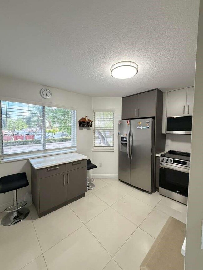 Building Photo - 7265 NW 173rd Dr