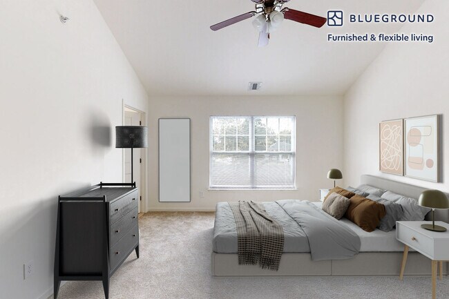 Building Photo - 998 Stewart Ave