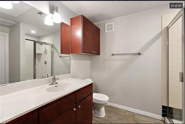Building Photo - 2505 San Gabriel St