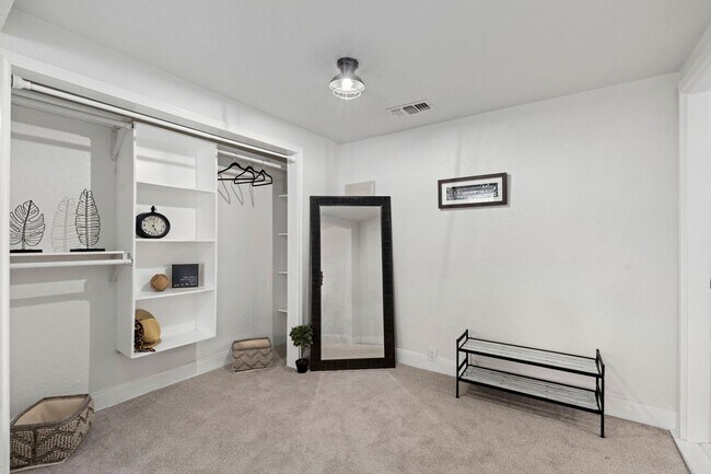 Building Photo - Beautifully Updated 3 bedroom, 2 bath!