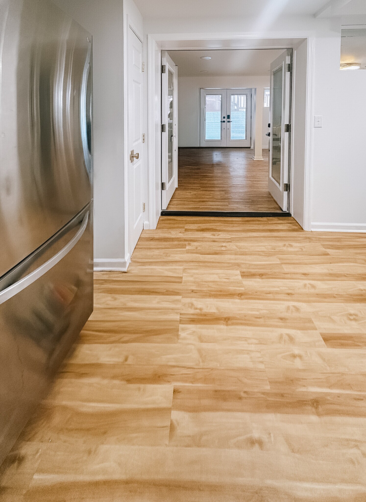 Modern kitchen with brand new appliances - 6471 Grommet Dr
