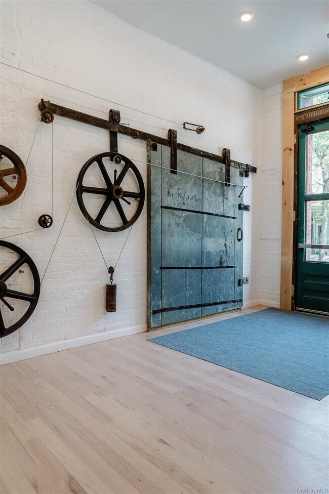 Building Photo - 155 River St