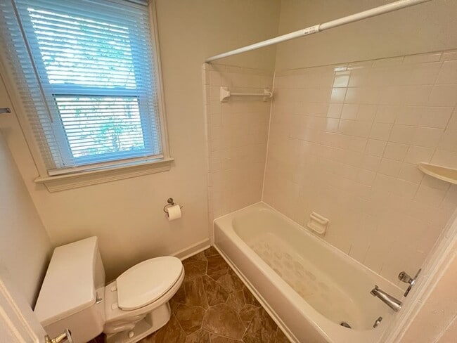 Building Photo - Cozy 3 bedroom home within minutes to Bond Park