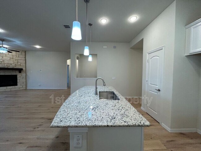 Building Photo - 952 Pinnacle Ridge Rd