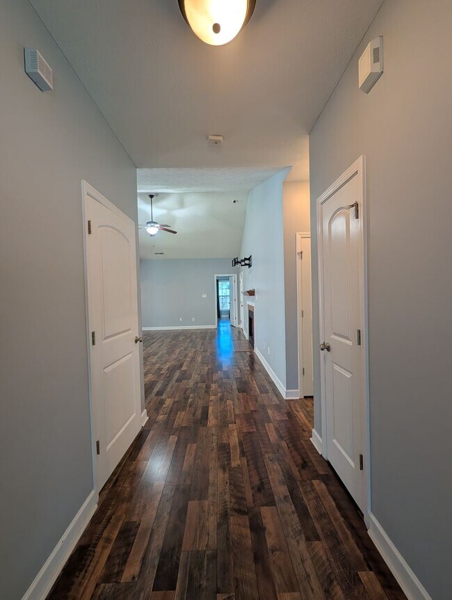 Building Photo - 305 Weatherford Dr