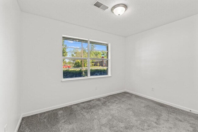 Building Photo - Charming 3 Bedroom, 2 Bathroom house