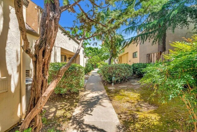 Building Photo - 8105 Kern Ave