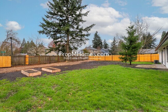 Building Photo - Newly Updated 3 Bedroom Aloha Home - Huge Yard!