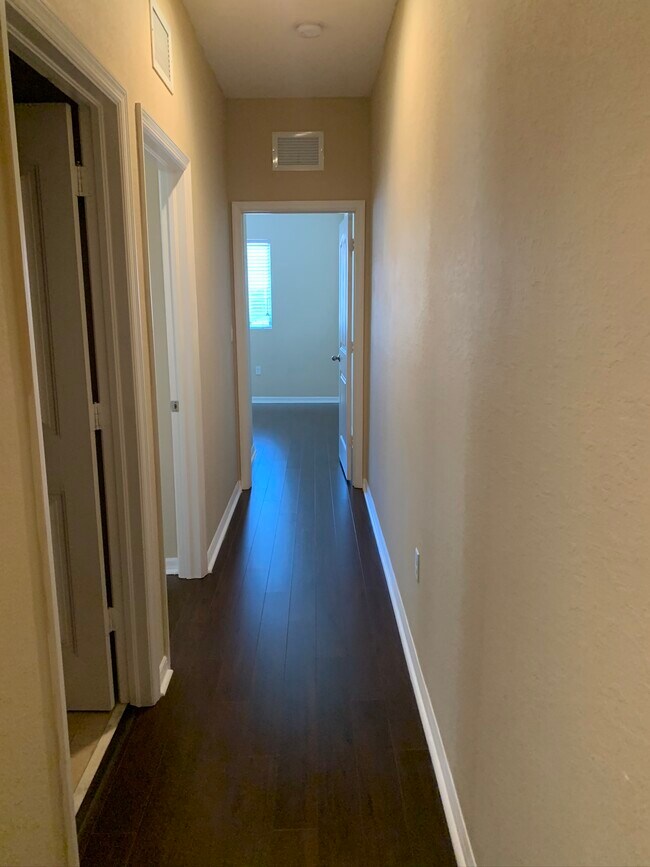 Building Photo - 3532 NW 29th Ct