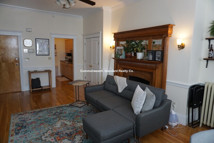 Building Photo - 871 Beacon St