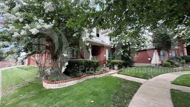 Building Photo - 9584 Park Garden Dr