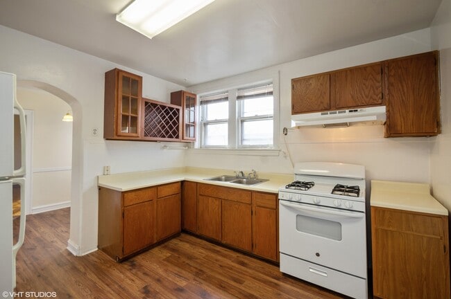 Building Photo - 6038 N Washtenaw Ave