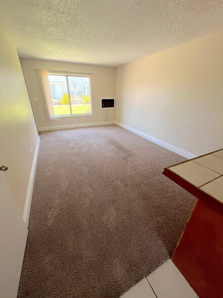 Building Photo - 1324 W Winn Dr