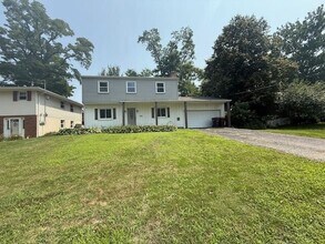Building Photo - Large Home in Peoria Heights