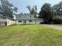 Building Photo - Large Home in Peoria Heights