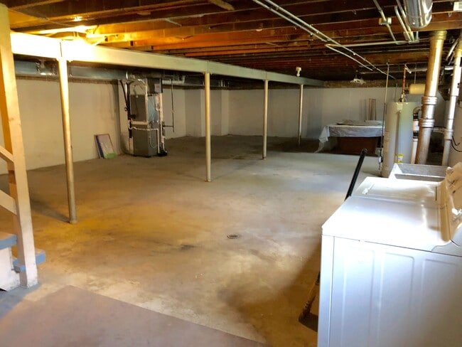 Building Photo - Updated 3Bed/2Bath Home For Rent Brookfield! 2 Car Attached Garage