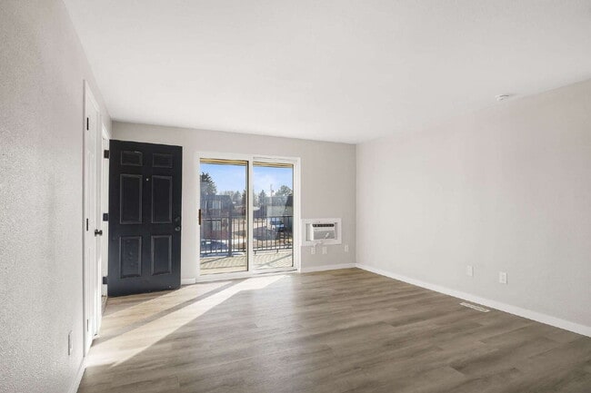 Building Photo - 2-Bedroom Gem with Granite Countertops