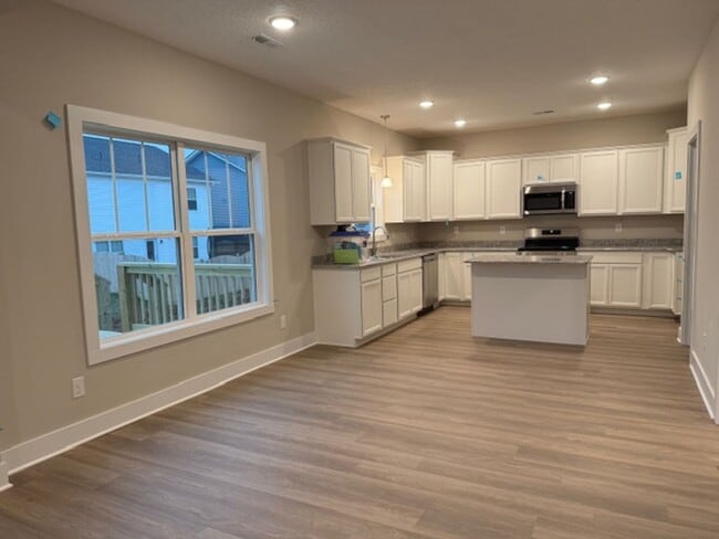 Building Photo - Maryville 37803 - 3 bedroom 2.5 bath - contact Debra Johnson 865-591-8281