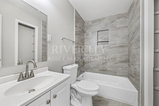 Building Photo - Big 4 bedroom, 1-Bathroom Home In Frayser!...