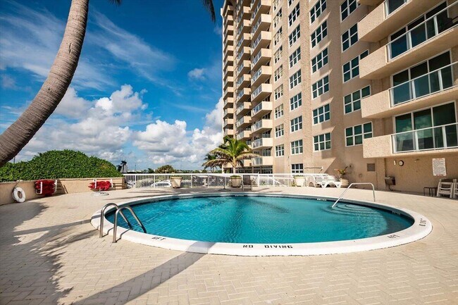 Building Photo - 5440 N Ocean Dr