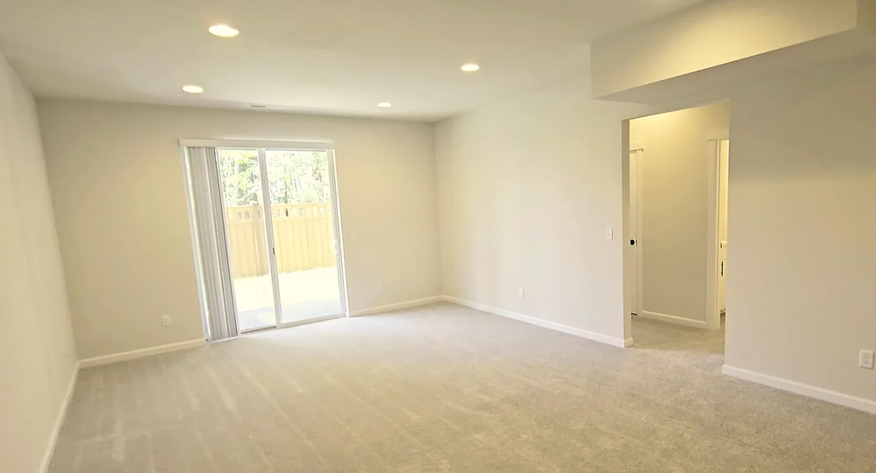 Building Photo - 14936 Tyee Dr E