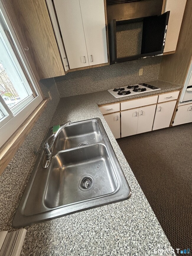 Building Photo - 73 Peck St