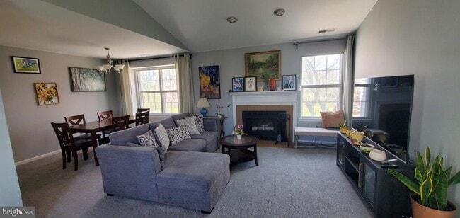 Building Photo - 665 Rose Hollow Dr