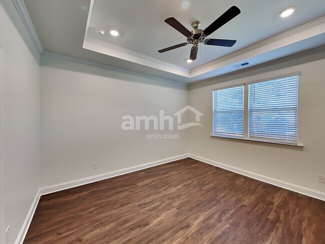 Building Photo - 561 Rivermist Dr