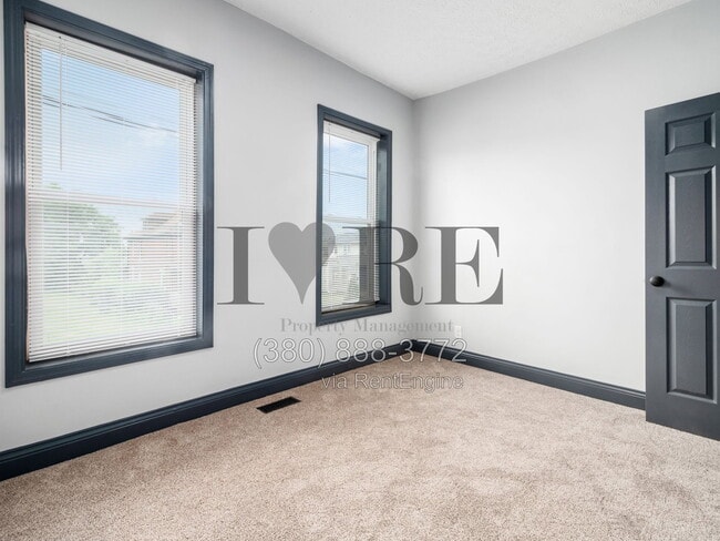 Building Photo - 806 Sullivant Ave