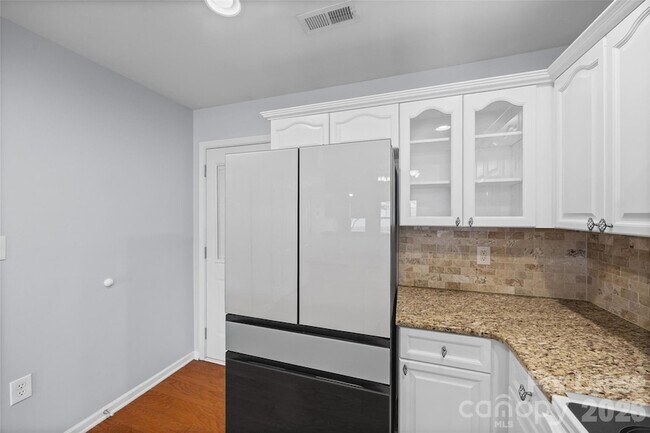 Building Photo - 2052 Shady Pond Dr