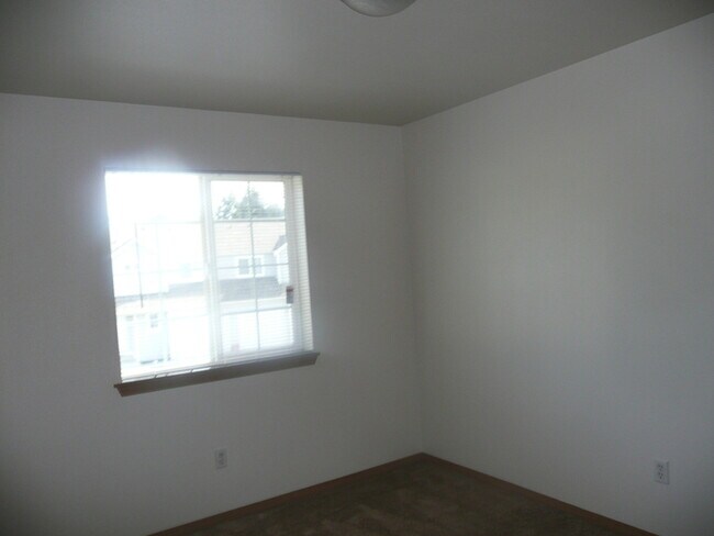 Building Photo - Wonderful 3 Bedroom, 2 1/2 Bath, 2 Story Home!