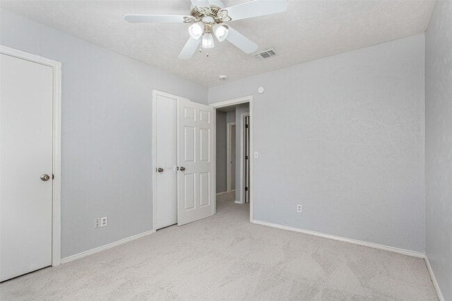 Building Photo - 2732 Parkhaven Dr