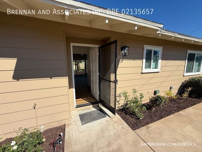 Building Photo - 35 Flower St