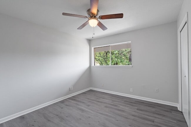Building Photo - 1407 Avebury Cir
