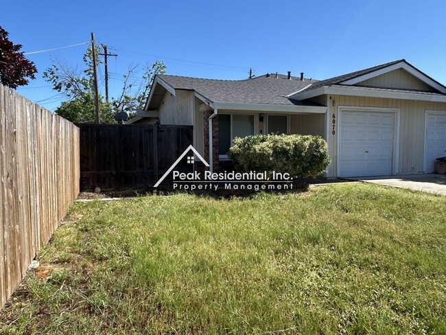 Building Photo - Orangevale 2bd/1ba Duplex with Garage