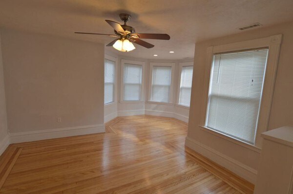 Building Photo - 72 Grampian Way