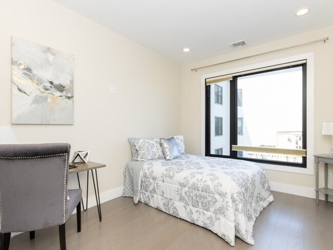 Building Photo - 39 A St