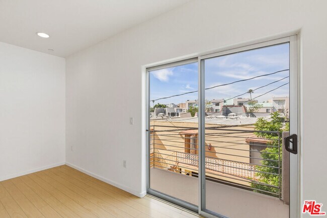 Building Photo - 3637 Dunn Dr