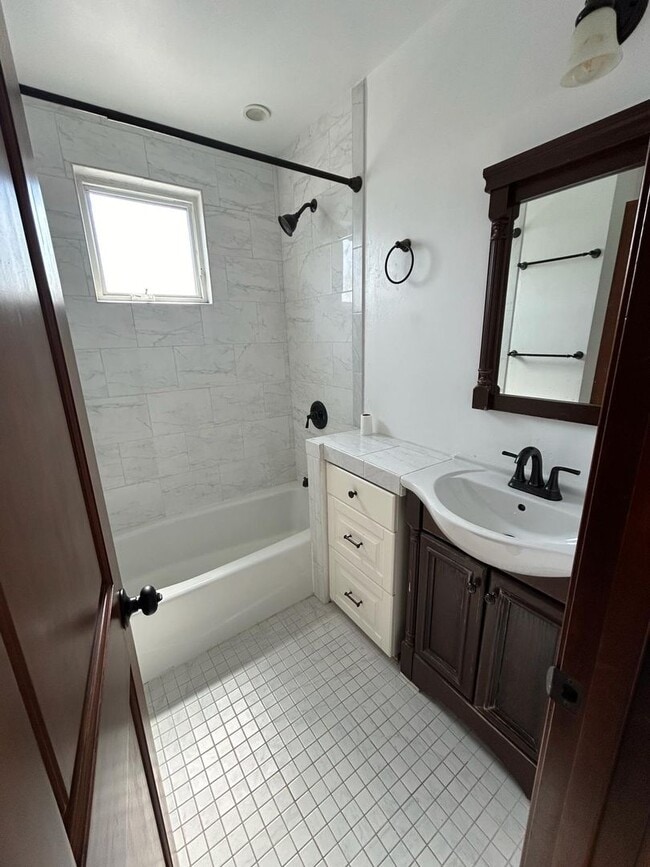 Building Photo - Gorgeous 2 Bedroom/1.5 Bath Two Story Home...