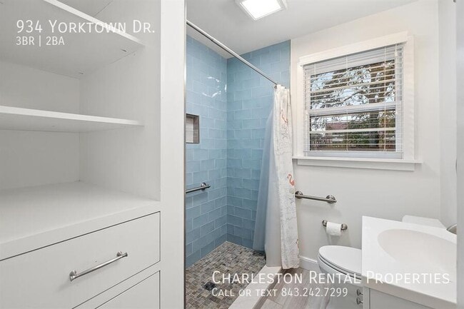 Building Photo - 934 Yorktown Dr