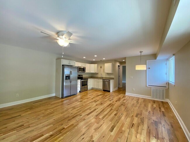 Building Photo - 2 Bedroom 1 Bath - Downtown Morganton - Anderson Place Apts.