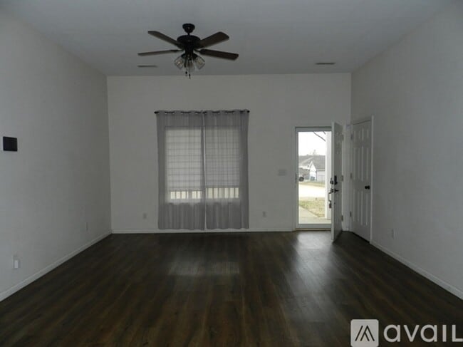 Building Photo - Available March 20th!!!