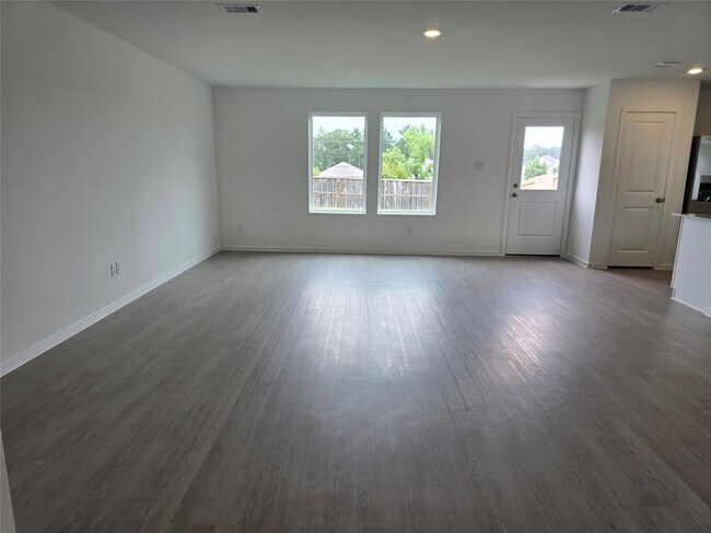 Building Photo - 25560 Blossom Ct