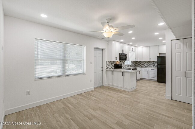 Building Photo - 2364 Pineapple Ave